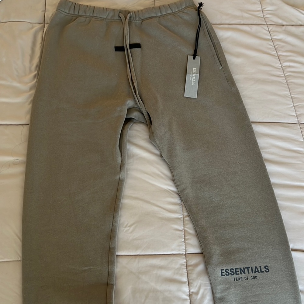 ESSENTIALS SWEATPANTS